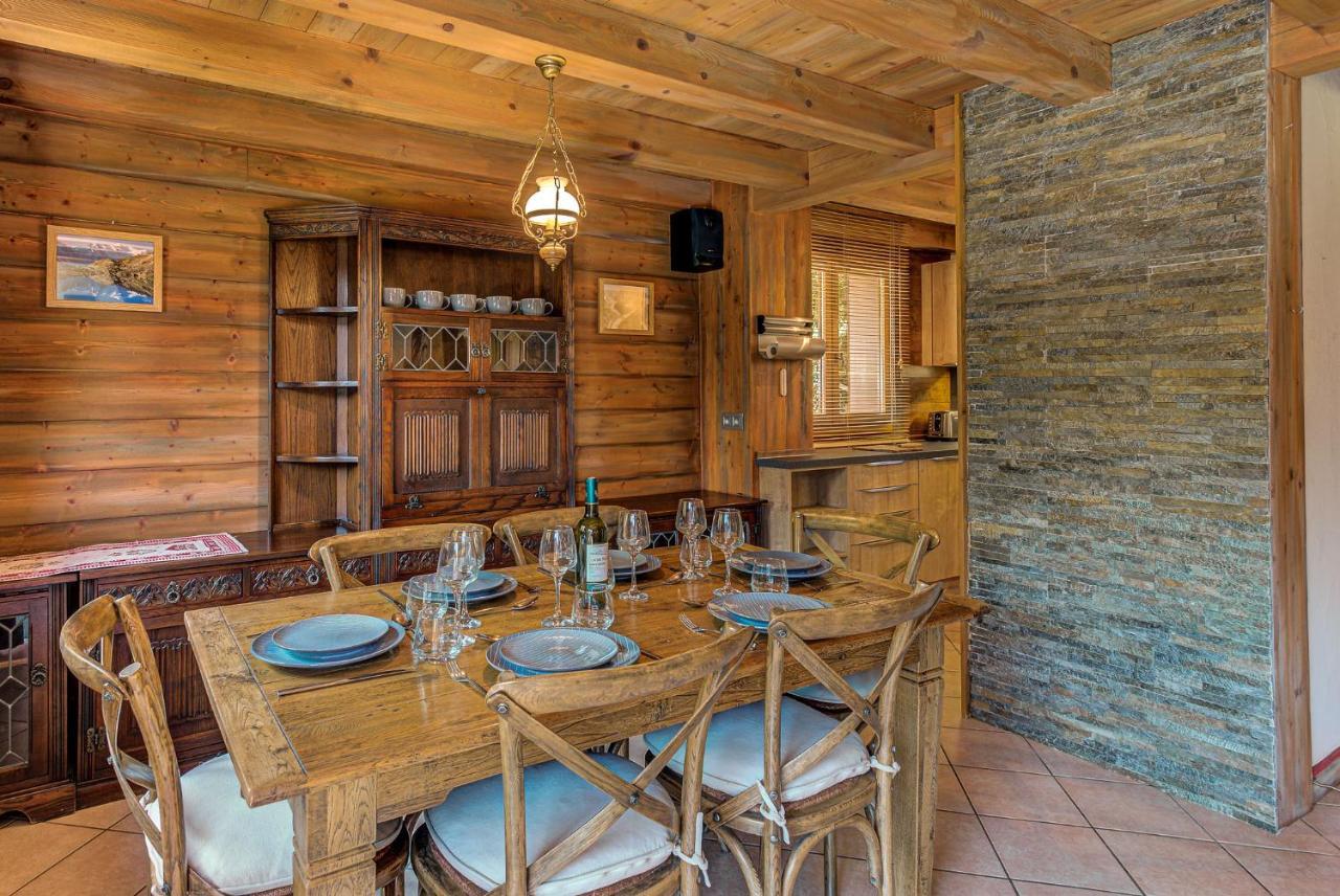 Chalet Blackbushe - Traditional Chalet - Alpes Travel - Sleeps 4-6 Les Houches Buitenkant foto